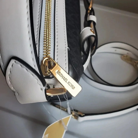 Michael Kors half moon crossbody - Picture 5 of 10